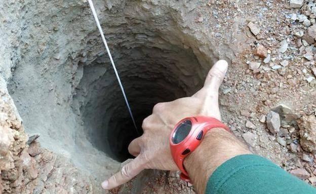La entrada del pozo donde Julen cayó