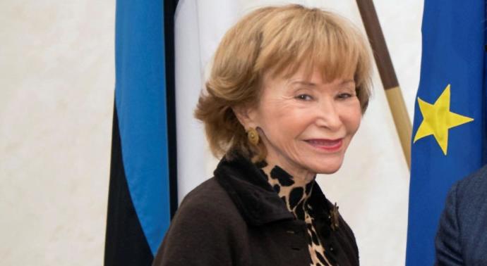 La presidenta del Consejo de Estado, María Teresa Fernández de la Vega, sorprendió durante su visita oficial a Letonia con el rostro visiblemente cambiado
