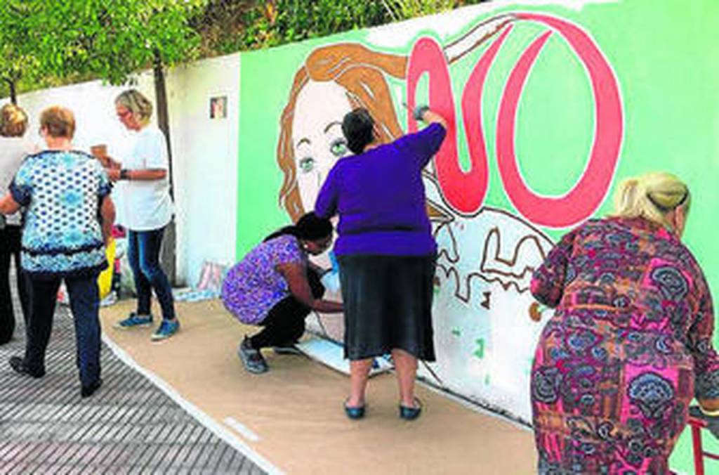 Páginas Violeta impulsa un mural para clamar contra la violencia machista en Jerez