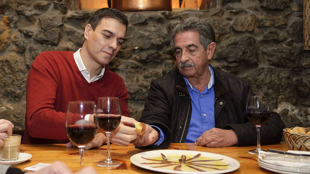 Revilla y Sánchez brindan con anchoas