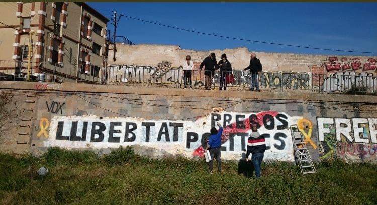 L paja en el ojo ajeno de los iletrados golpistas: "el fascismo se cura lellendo"