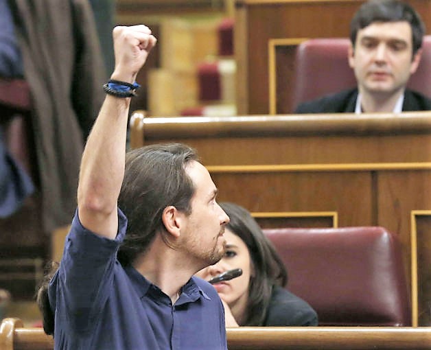 Unos juraron defender la unidad de España, y otros debieron jurar