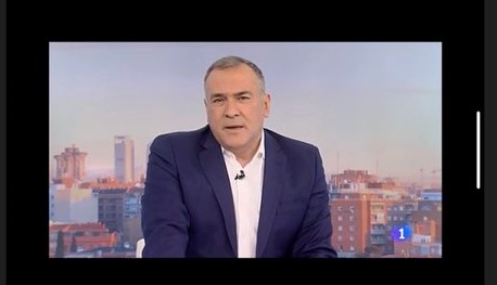 Fortes en Los Desayunos comienza con un editorial (prohibido en la televisión pública) a favor de un medio de comunicación privado al que iba habitualmente a criticar a la anterior dirección de TVE