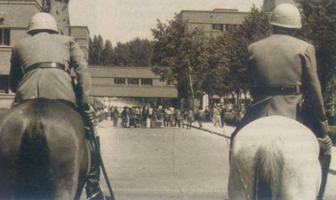 Sigue el odio, 50 años después
