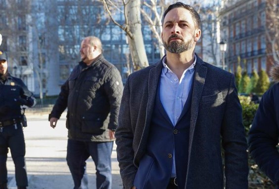Vox se ha metido en un jardín con lo de las armas
