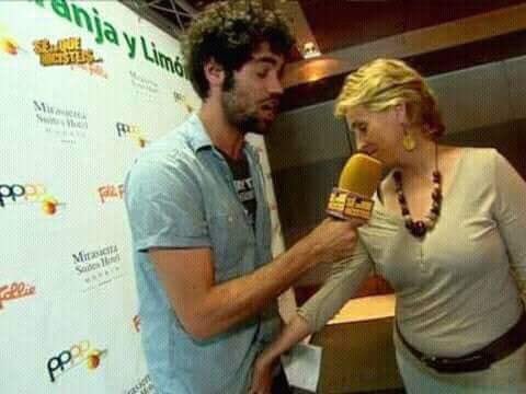 Mercedes Mila es muy fashion y moderna porque le toca las pelotas a un periodista y le ríen las gracias