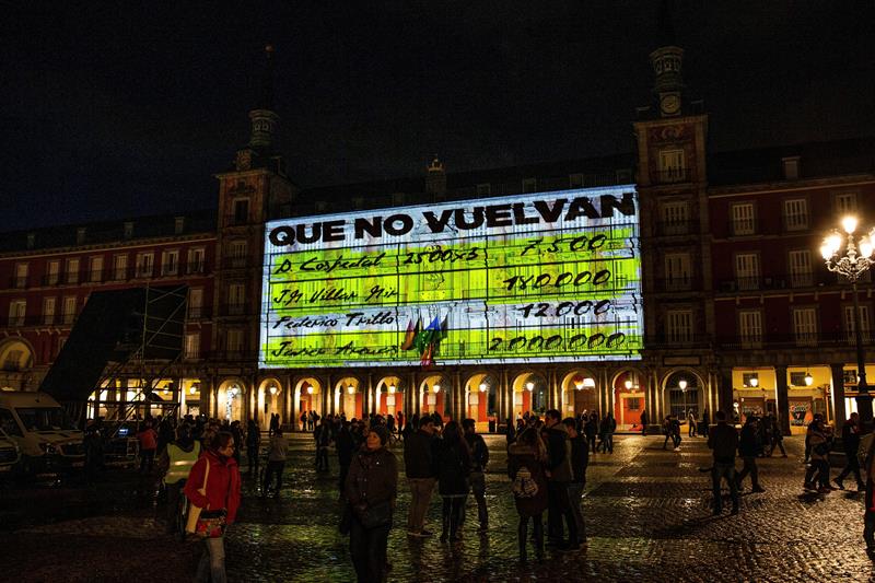 Podemos se atribuye la proyección de los "papeles de Bárcenas" en Madrid
