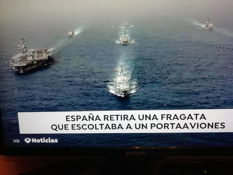 La fragata está con mantón de manila y con abrigo sin bies…