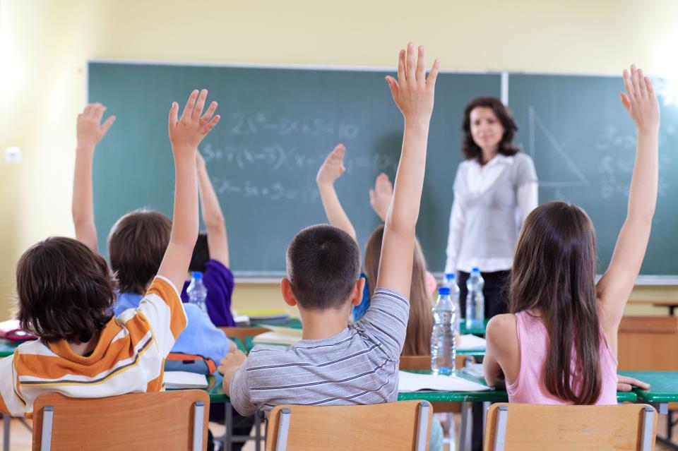 De enseñar versus educar igualando en la mediocridad y el Panfleto Antipedagógico