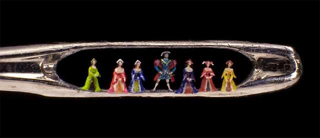 Willard Wigan crea esculturas sorprendentes que caben dentro del ojo de una aguja. De hecho, son tan pequeñas que para poder apreciarlas es necesario usar un microscopio.