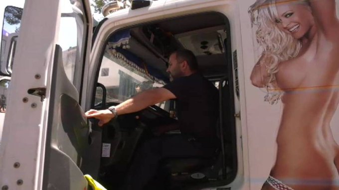 A la izquierda no le molesta la prostitución, con su mafia y denigración de la mujer como objeto sexual.