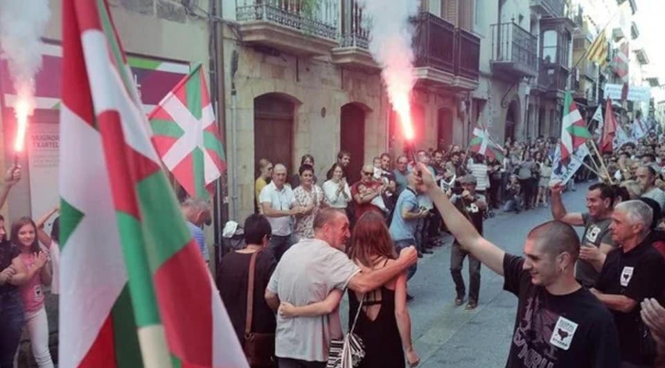 Pasillo humano al hombre que secuestró a Ortega Lara.