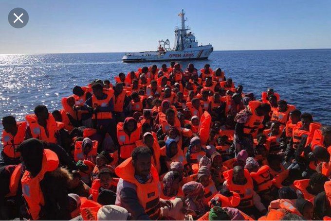 Se les puede socorrer, pero a continuación devolverlos a sus países de origen salvo que estén en peligro por persecución política o guerras