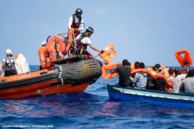 Médicos sin Fronteras comunica: España debe dar un paso al frente y sumarse al grupo de 8 países europeos que han alcanzado un acuerdo para garantizar un #DesembarcoSeguro a quienes huyen de Libia. La #UE debe facilitar un puerto seguro para el @openarms_fund