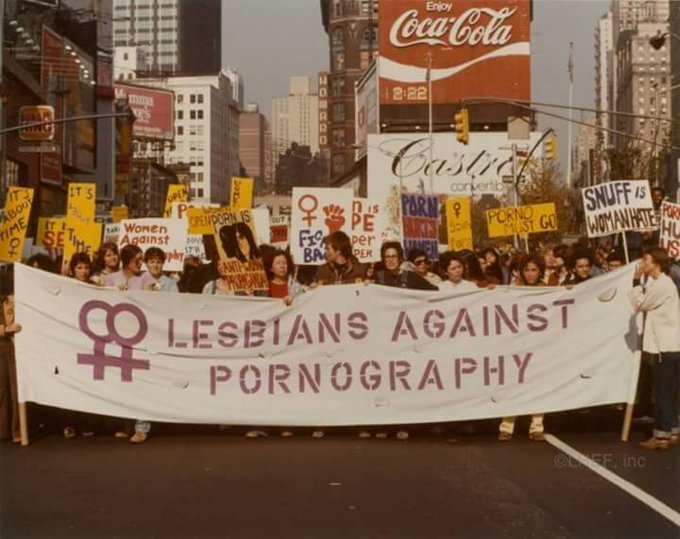 La pornografía es la teoría, la violación es la práctica. Manifestación de los 70