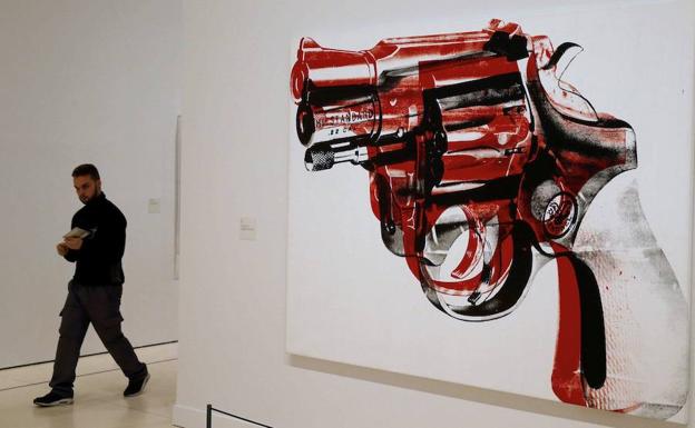 Las famosas pistolas de Warhol llevaqn en exposici´pon más de veinte años