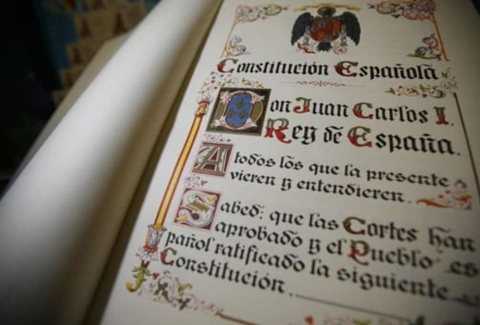 El águila de San Juan encabeza la Constitución española