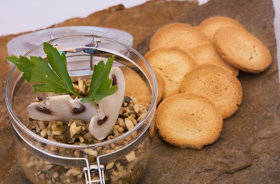 El tartar de champiñones que a todos gusta. Fotografía de Rodolfo Arévalo
