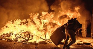 Barcelona, la ciudad quemada ya, y de nuevo rosa del fuego. Por Carlos Aurelius Barcelona, la ciudad quemada ya, y de nuevo rosa del fuego. Por Carlos Aurelius