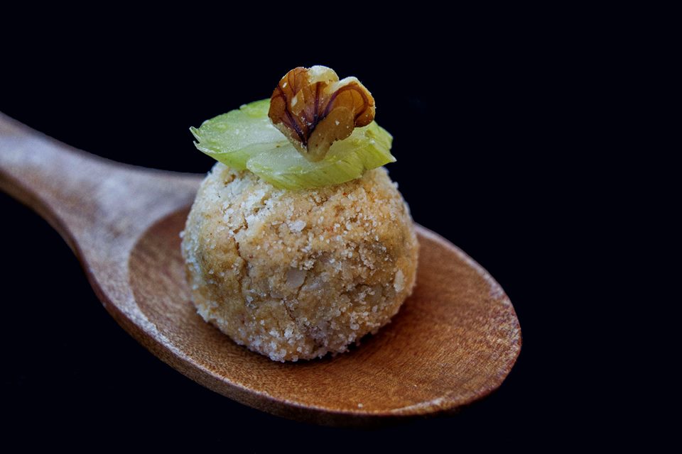 Bolitas de queso y nueces para cremas y sopas. Fotografía y Realización de Rodolfo Arévalo