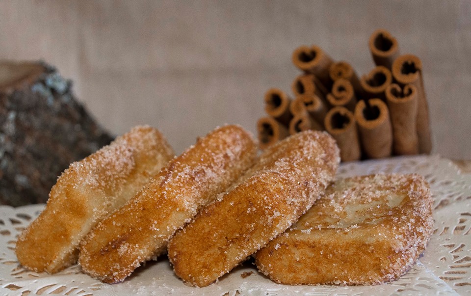 Torrijas con el pan de perritos calientes que nos sobra. Imagen y Realización de Rodolfo Arévalo