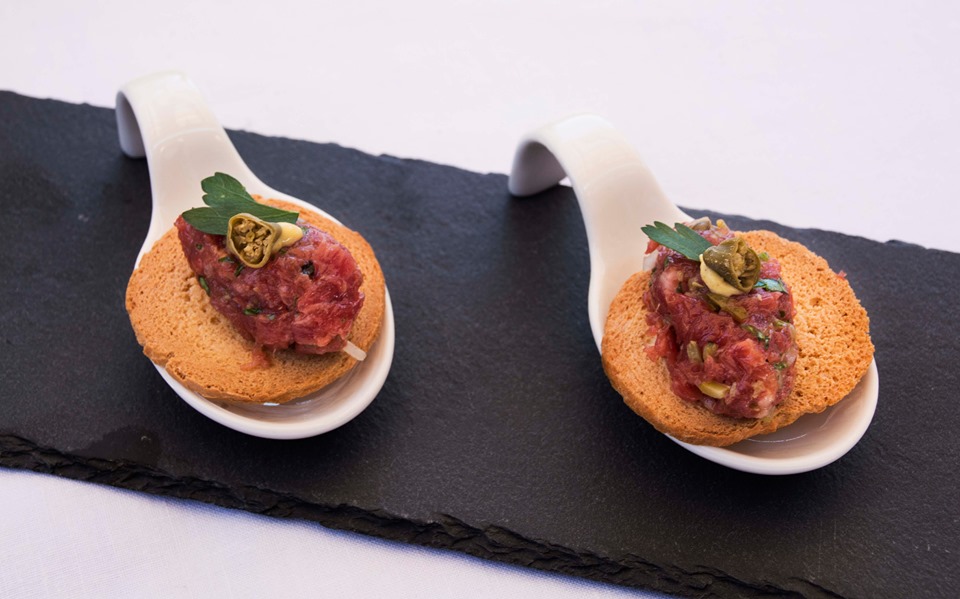 Receta de steak tartare. Imagen y Realización de Rodolfo Arévalo