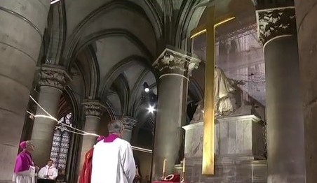 En nombre de la Virgen María y de su hijo, Jesucristo pedimos el Nobel de la Paz al personal médico.