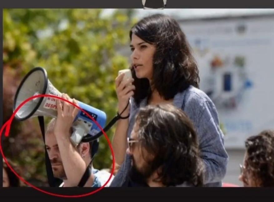 Si no es el enfermero de la TVE de Podemos y Fortes que se queja de los falsos recortes es el doble que le sujeta el megáfono a la condenada Isa Serra.