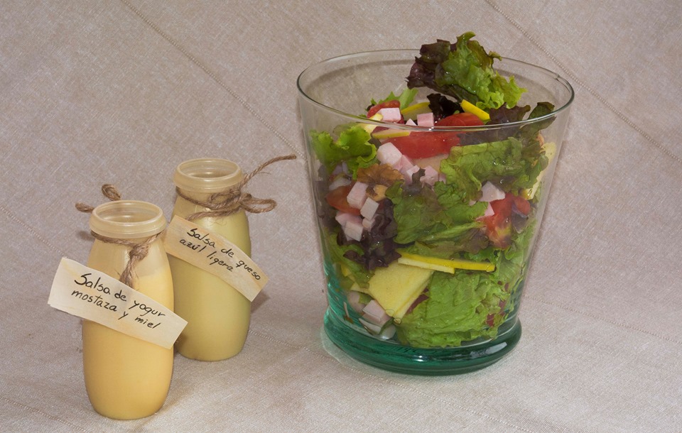 Ensalada de pavo, manzanas y nueces. Imagen y realización de Rodolfo Arévalo