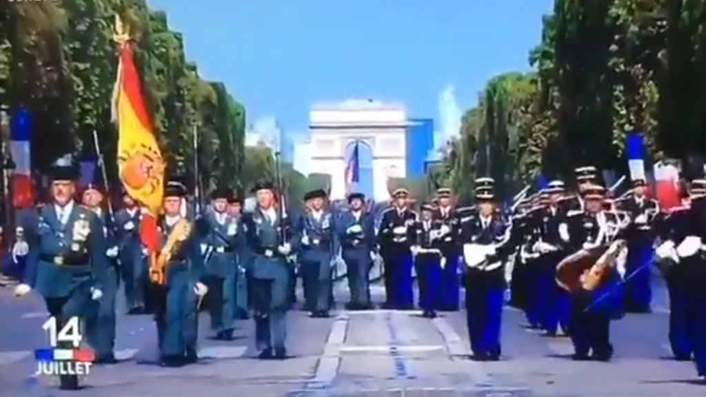 La Guardia Civil desfila en Paris