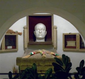Cuando lleguen al mausoleo hagan cola para visitarlo