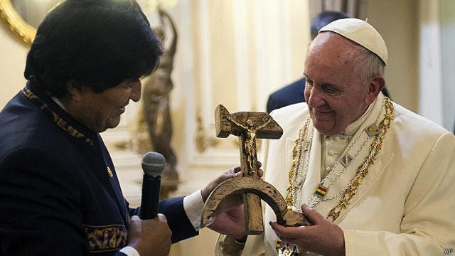 El Papa llama a Evo Morales para felicitarle por el triunfo electoral de su partido
