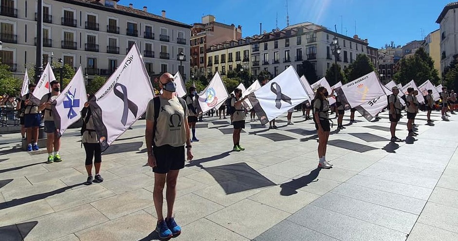 El caballero veinticuatro y los veintitrés mentecatos. En la imagen Resiste España el día de la Hispanidad