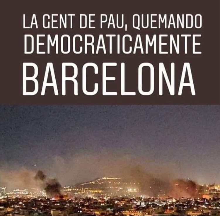 La gente de paz quemando democráticamente Barcelona