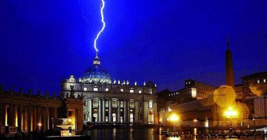 Conversaciones en el andamio: doña Marisa y el exorcismo en el Vaticano. Por Francisco Gómez Valencia Conversaciones en el andamio: doña Marisa y el exorcismo en el Vaticano. Por Francisco Gómez Valencia