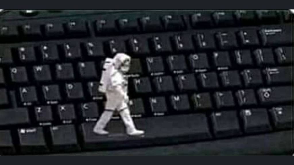 El ministro Pedro Duque caminando por el espacio visitado por la Nasa española
