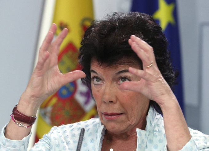la señora Celaá vive confinada en los lugares más sombríos de su cerebro adolescente