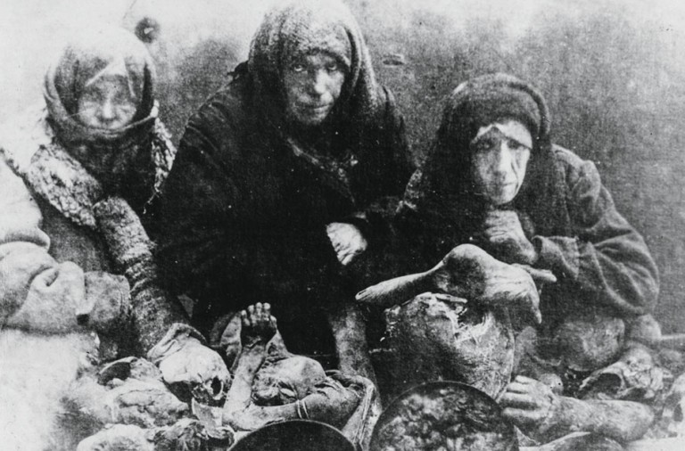 El Holodomor, genocidio ucraniano, un terrible botón de muestra.