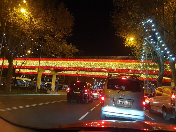 Feliz Navidad con el deseo de que quién reciba el mensaje tenga felicidad. Imagen de Linda Galmor