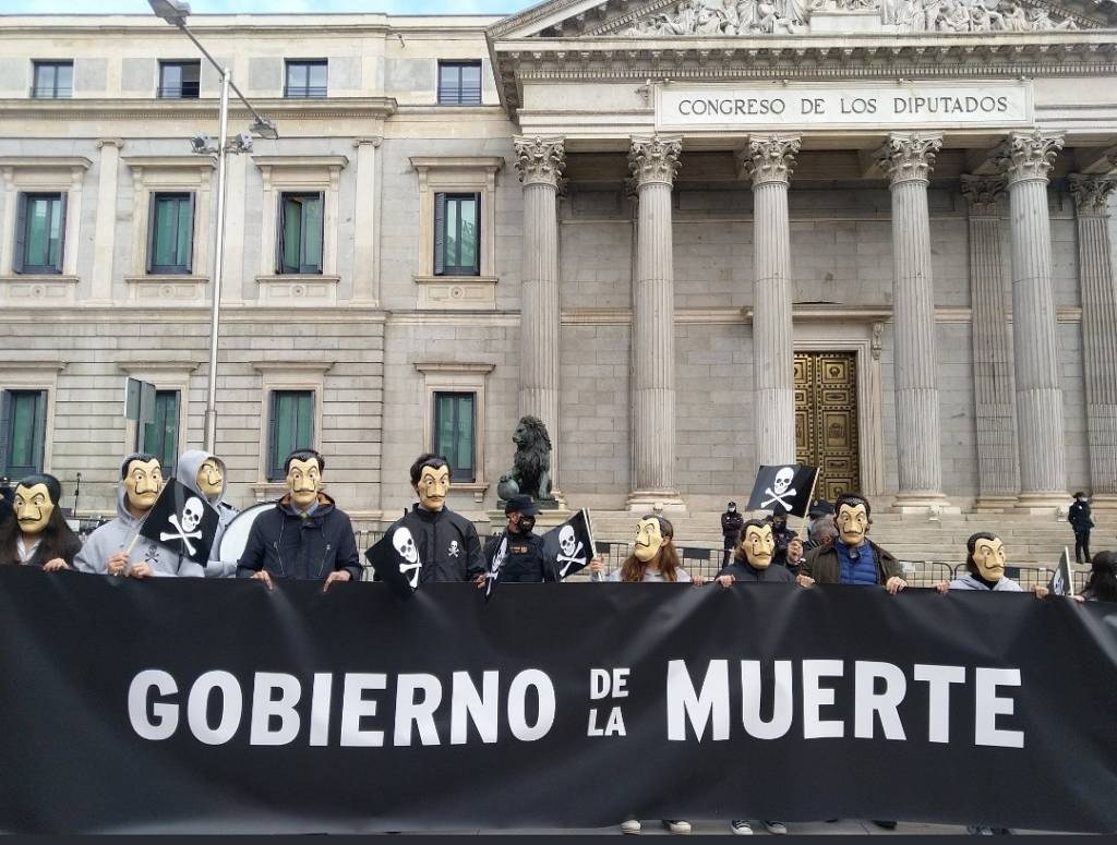 La sociedad civil se defiende ante los ataques furibundos de la clase política