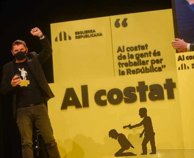 Mas que "Al lado de la gente" solían estar detrás, exactamente en la nuca. Tuit de Pigdemont