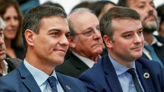 Es complicado sacarse conejos de la chistera semana si semana también. El estrés al que #Sanchez debe someter a #IvanRedondo debe acelerar de nuevo su alopecia ... Tuit de Francisco Gómez Valencia