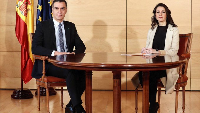 Piensa el ladrón que todos son de su condición...