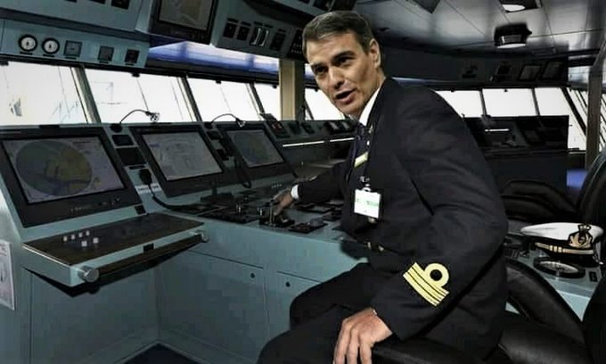 Estamos apañados, éste es el capitán que dirige nuestro destino...