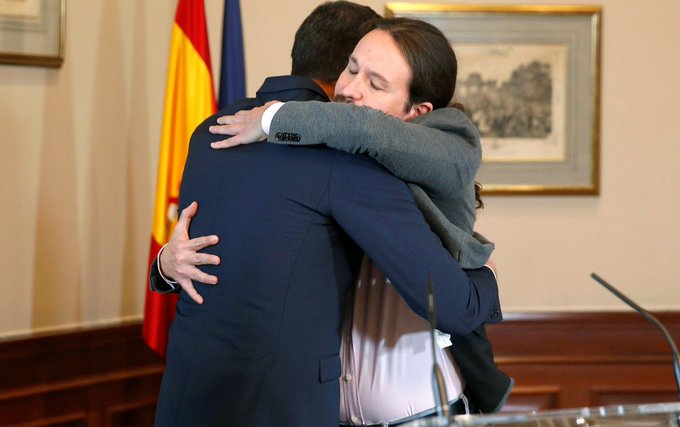 Menea la cola el can, no por ti, sino por el pan. Tuit de Emperador Flavio Marcian