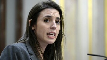 Oye, eso de Hijo, hija, hije, ¿no será una declinación latina? tuit de Gaspar de Castilla