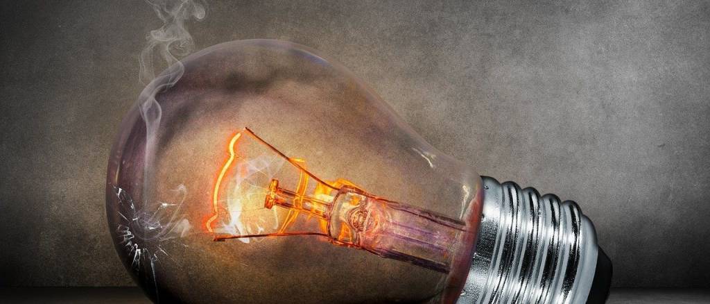 Hoy a las ocho de la tarde deberíamos apagar todas las luces y aparatos eléctricos