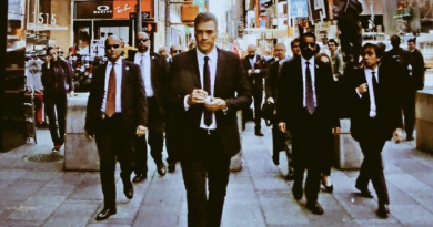 Esta foto es la imagen perfecta de lo que es: Ego y Propaganda. Por Pepe, en español y Guirong Fu Esta foto es la imagen perfecta de lo que es: Ego y Propaganda. Por Pepe, en español y Guirong Fu