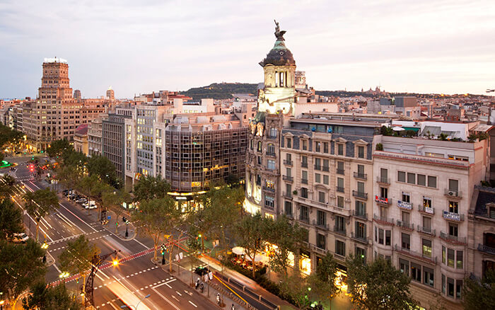 luxury yacht charter in barcelona