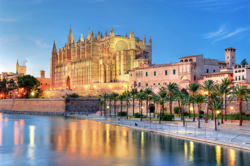 luxury yacht charter in mallorca